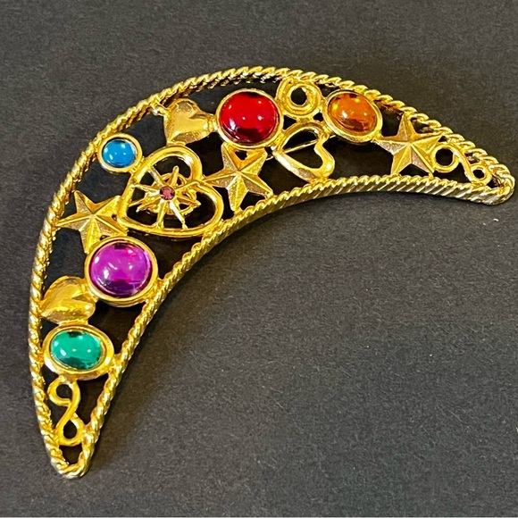 Celestial Crescent Moon Brooch Gold Tone Hearts Stars Whimsigoth Moody Charmed - Picture 1 of 16